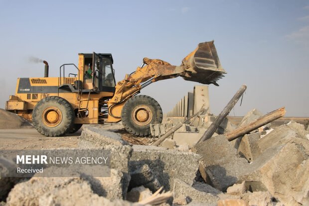 بناهای چهار دستگاه دولتی در حاشیه چالوس تخریب شد